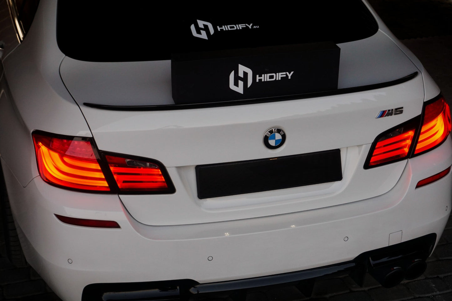 شاشة إخفاء لوحة السيارة الذكية