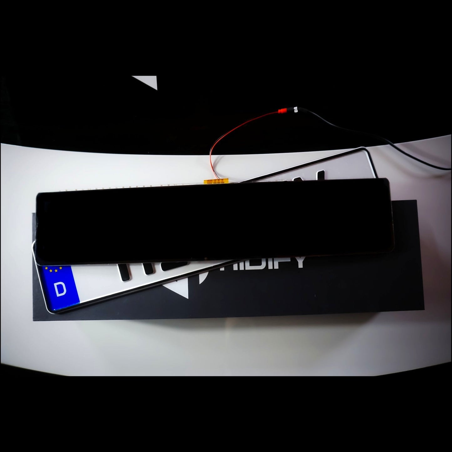 شاشة إخفاء لوحة السيارة الذكية