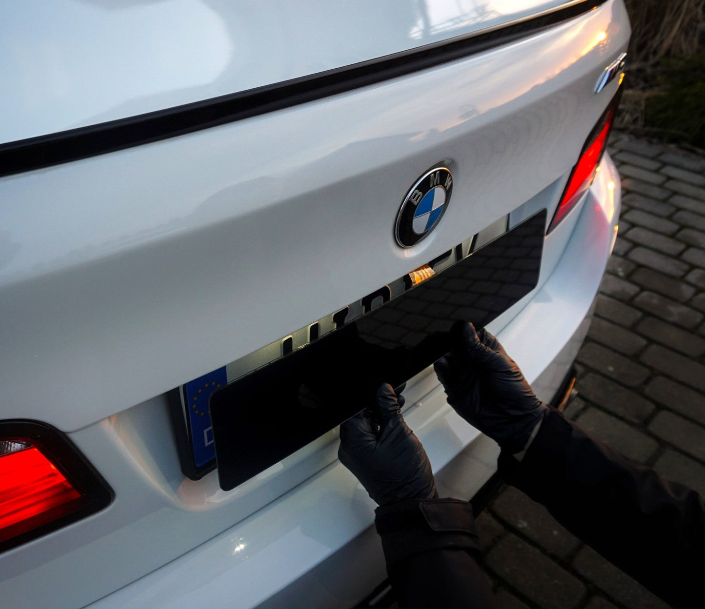 شاشة إخفاء لوحة السيارة الذكية